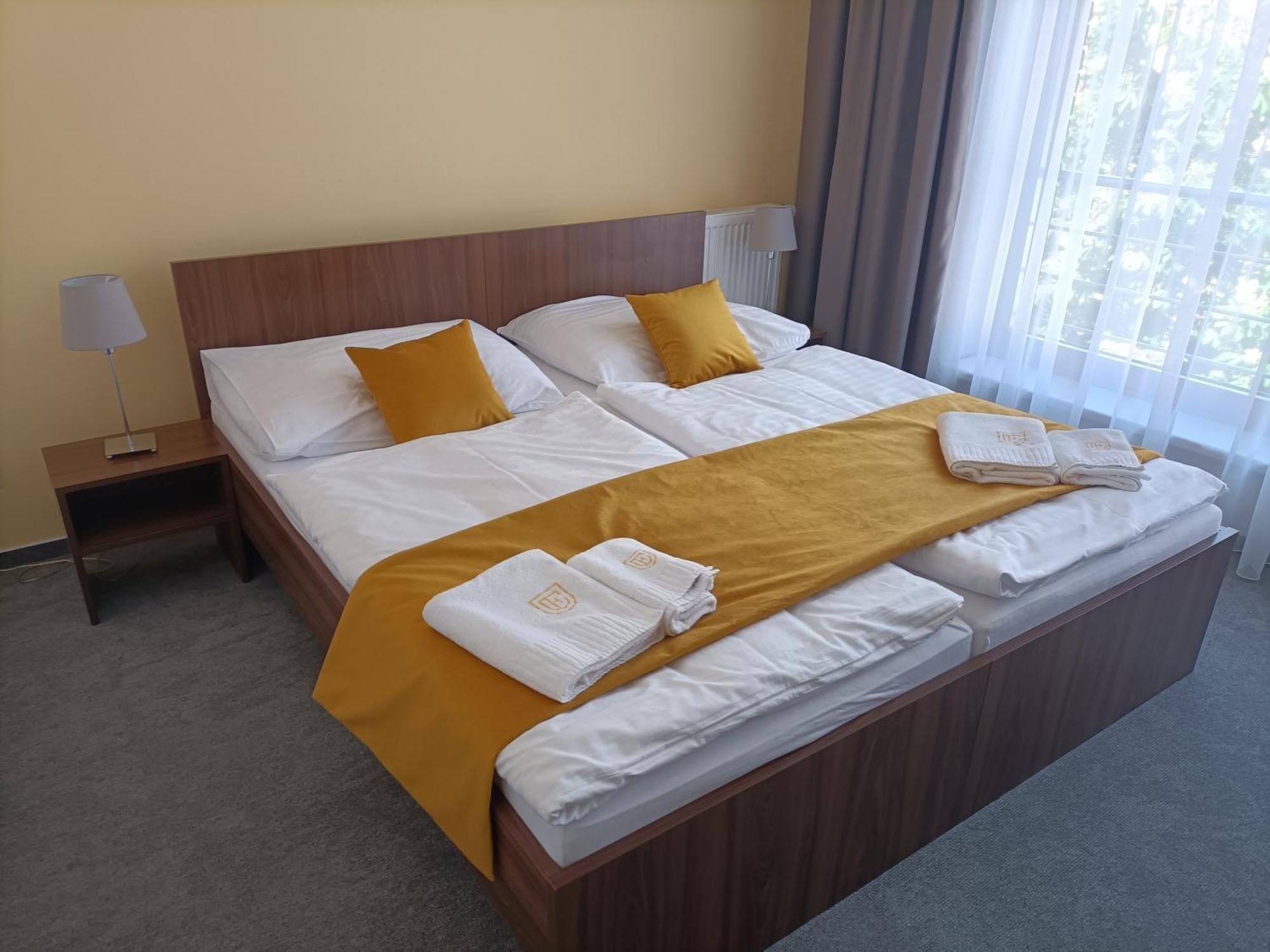 Hotel Eminent Stupava Exterior foto