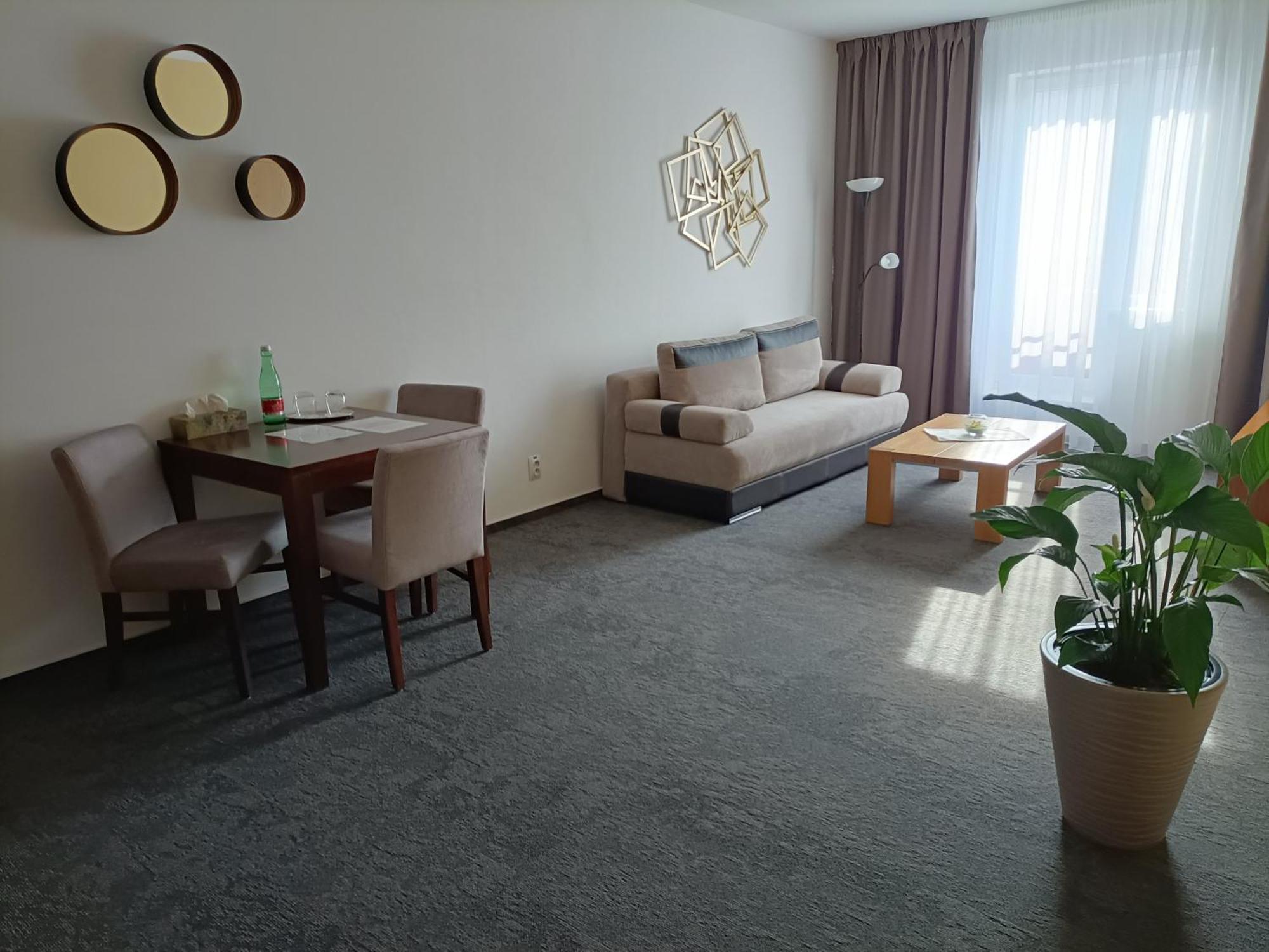 Hotel Eminent Stupava Exterior foto